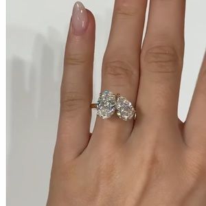 Rare 2 s Diamond ring!!  4 carat Wedding ring size 8